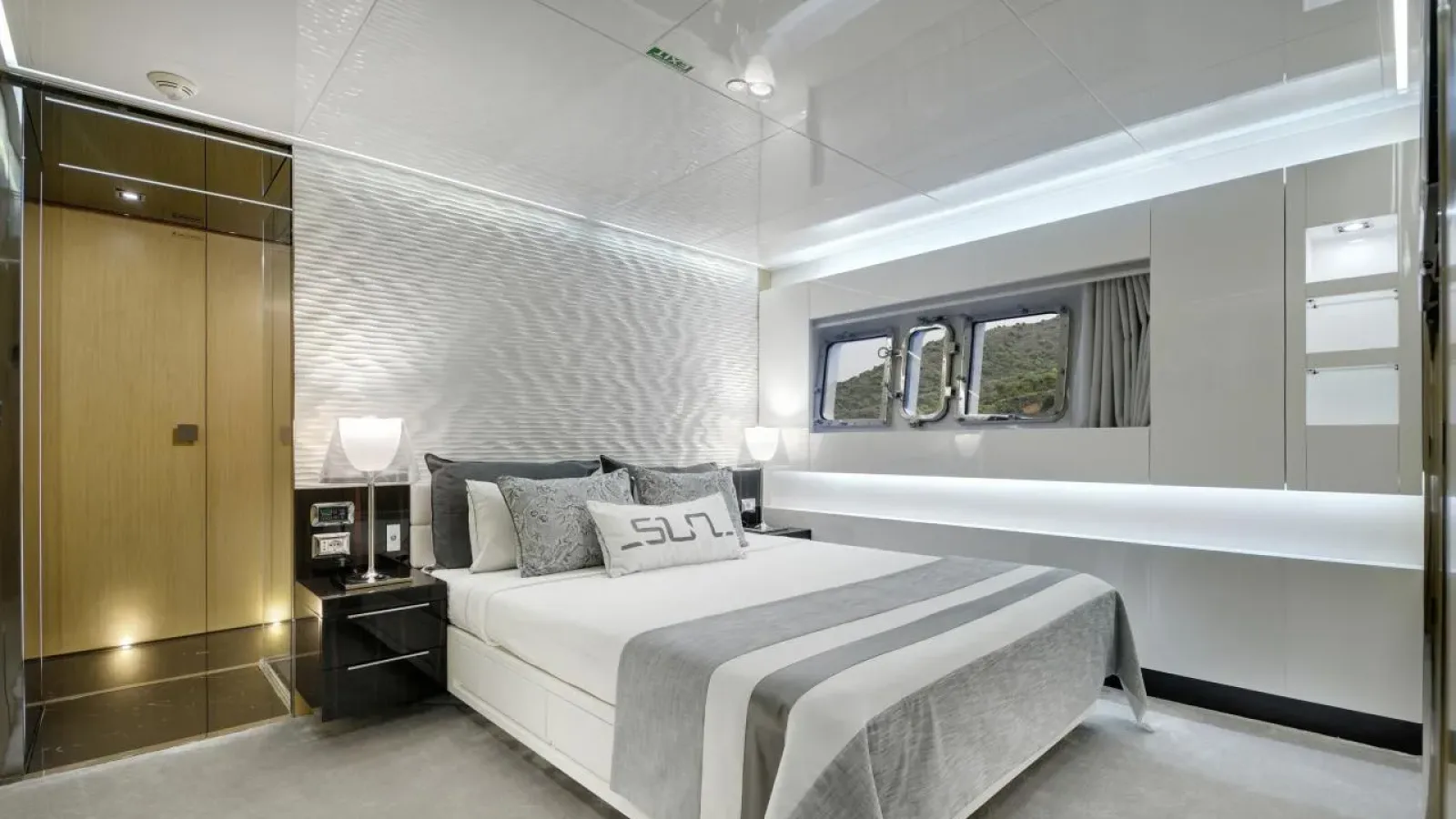 A115-LCRiviera_Conciergerie_de_Luxe-Yacht-Location (14)