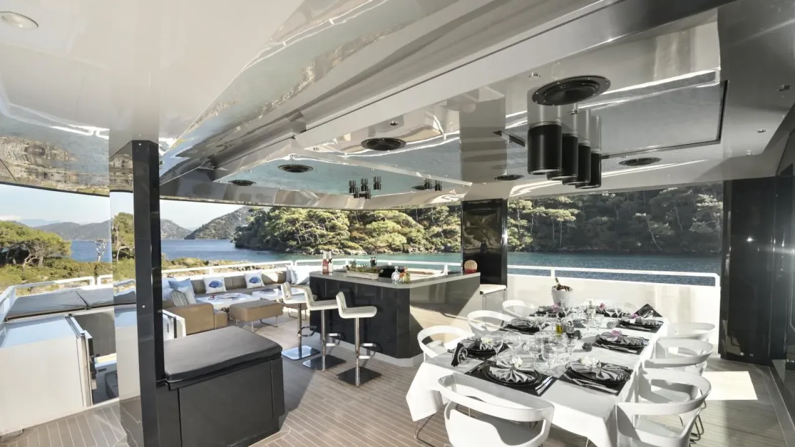 A115-LCRiviera_Conciergerie_de_Luxe-Yacht-Location (7)