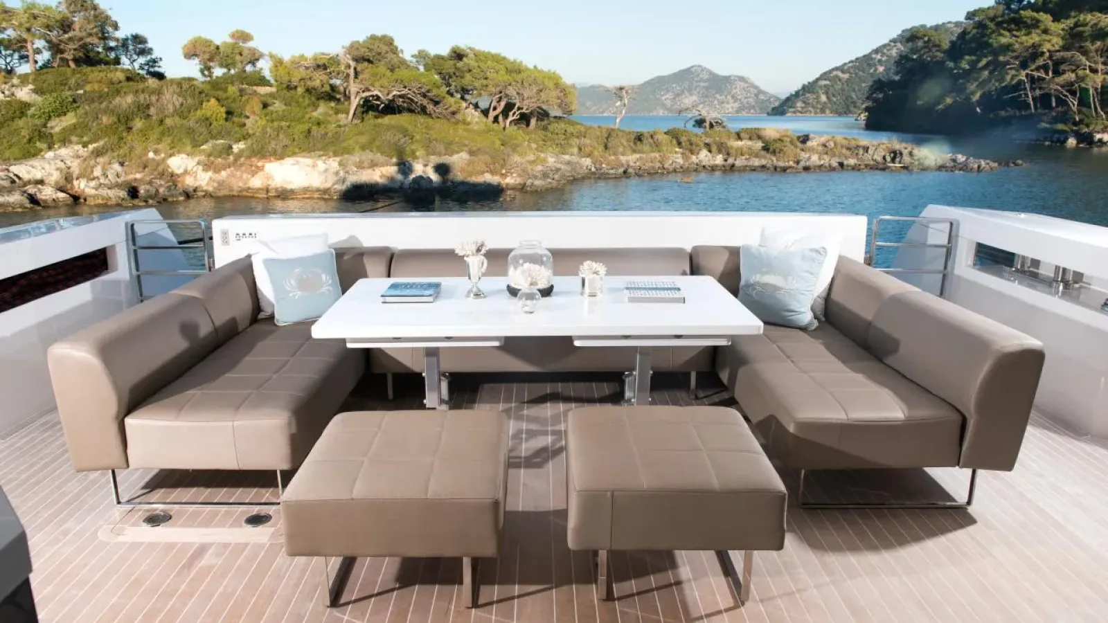 A115-LCRiviera_Conciergerie_de_Luxe-Yacht-Location (8)