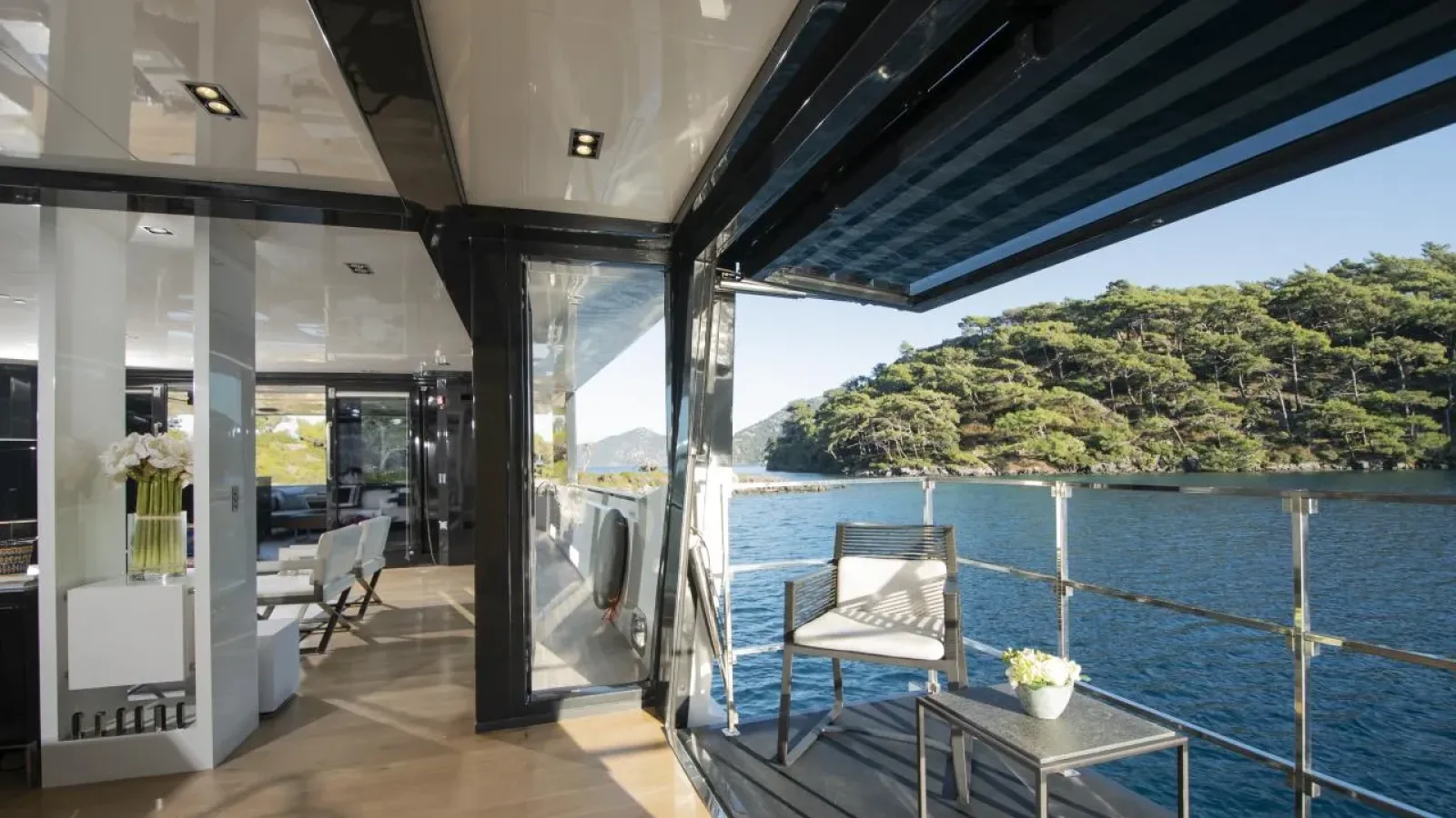 A115-LCRiviera_Conciergerie_de_Luxe-Yacht-Location (9)