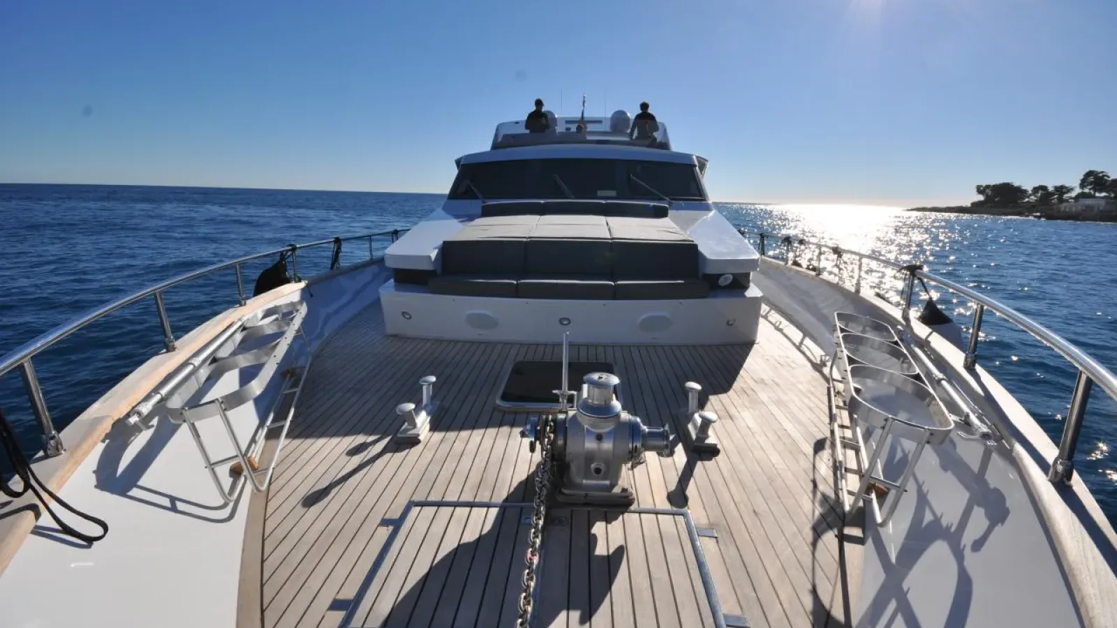 Akhir22-LCRiviera_Conciergerie_de_Luxe-Yacht-Achat (10)