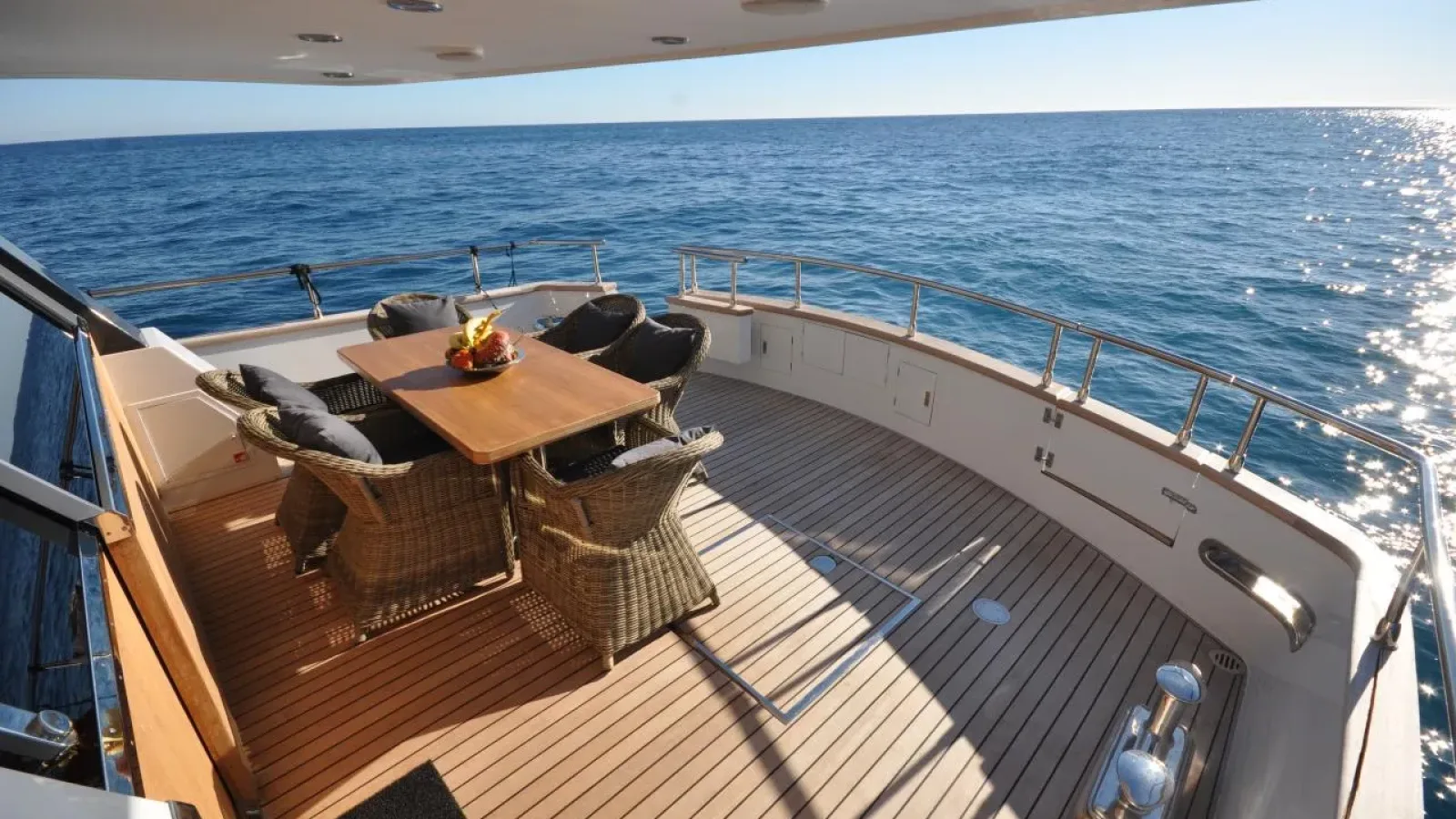 Akhir22-LCRiviera_Conciergerie_de_Luxe-Yacht-Achat (11)