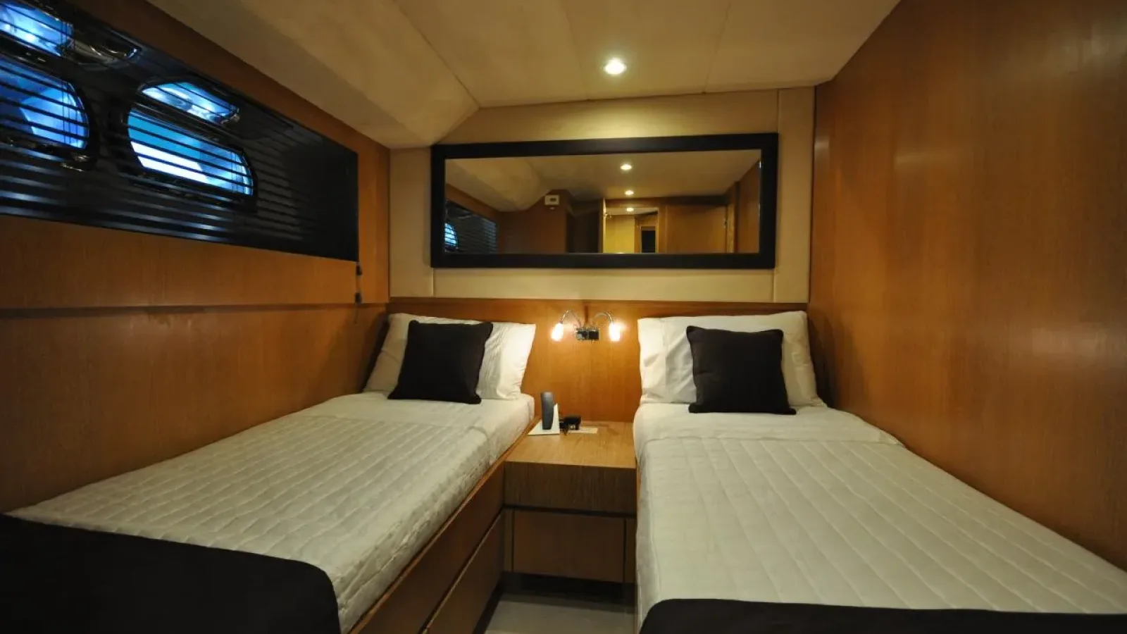 Akhir22-LCRiviera_Conciergerie_de_Luxe-Yacht-Achat (15)