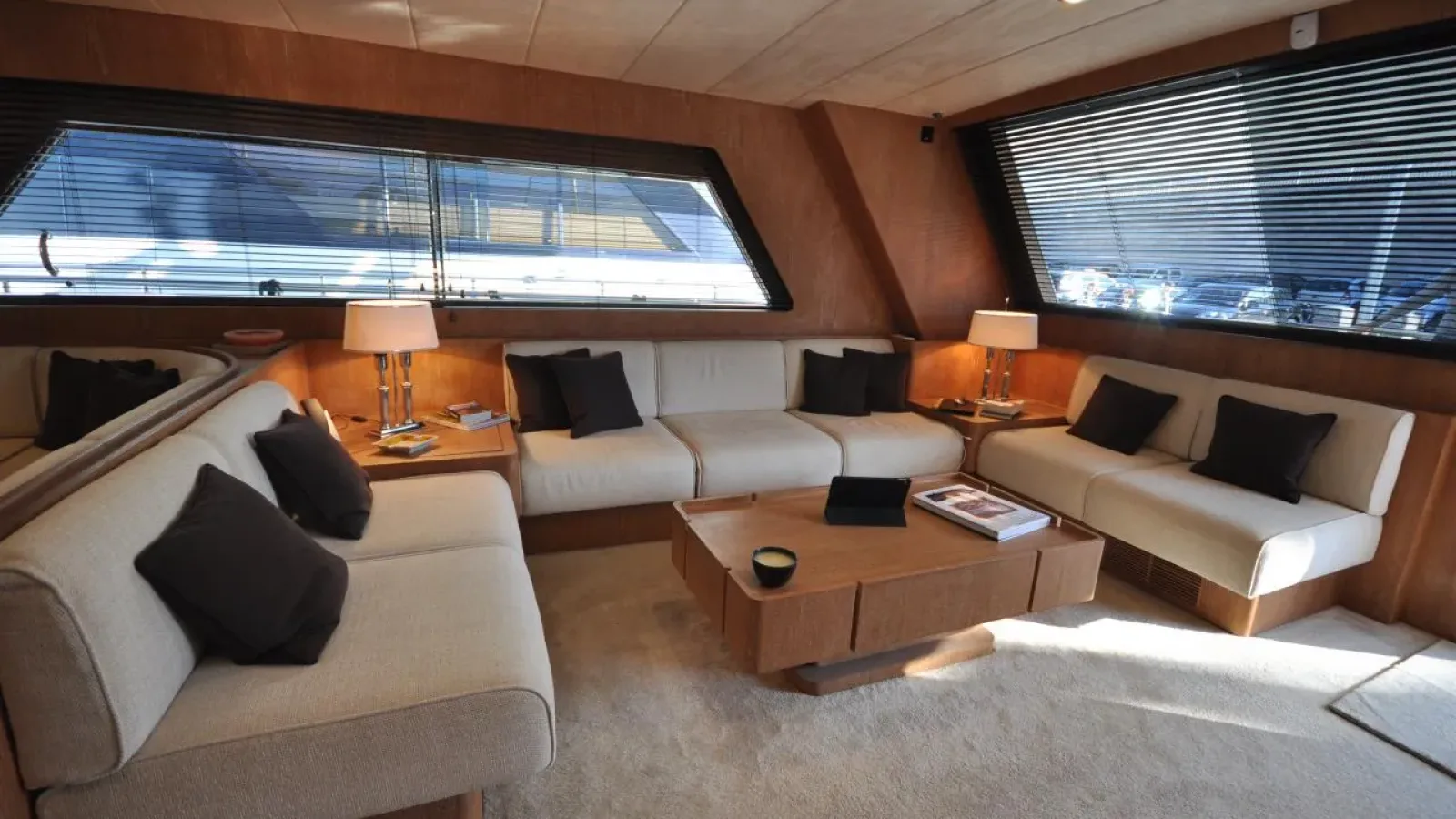 Akhir22-LCRiviera_Conciergerie_de_Luxe-Yacht-Achat (17)