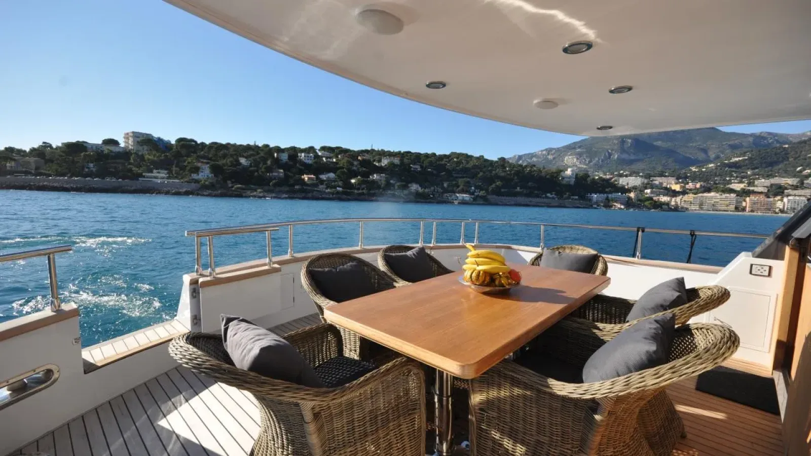 Akhir22-LCRiviera_Conciergerie_de_Luxe-Yacht-Achat (2)