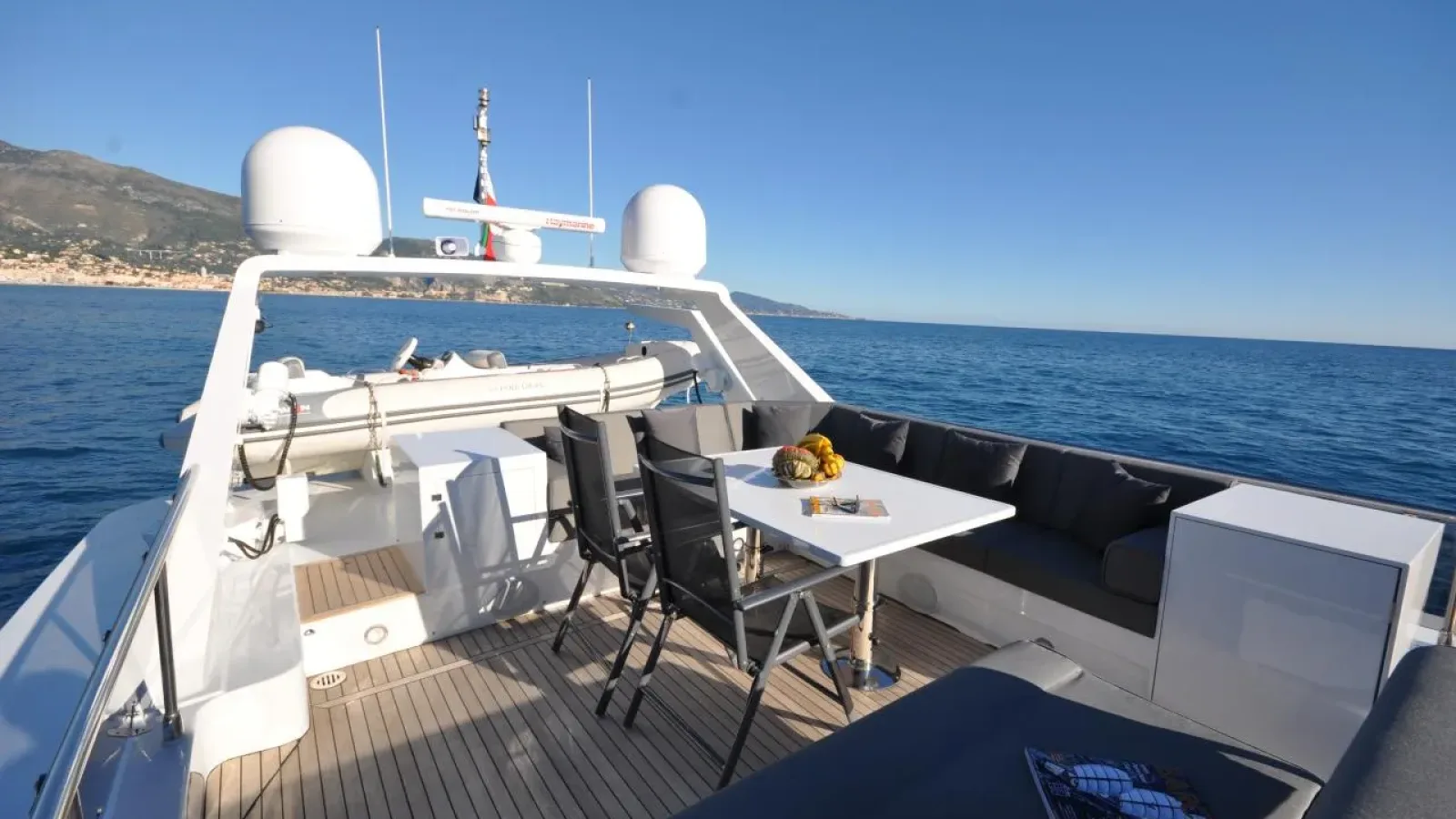 Akhir22-LCRiviera_Conciergerie_de_Luxe-Yacht-Achat (3)