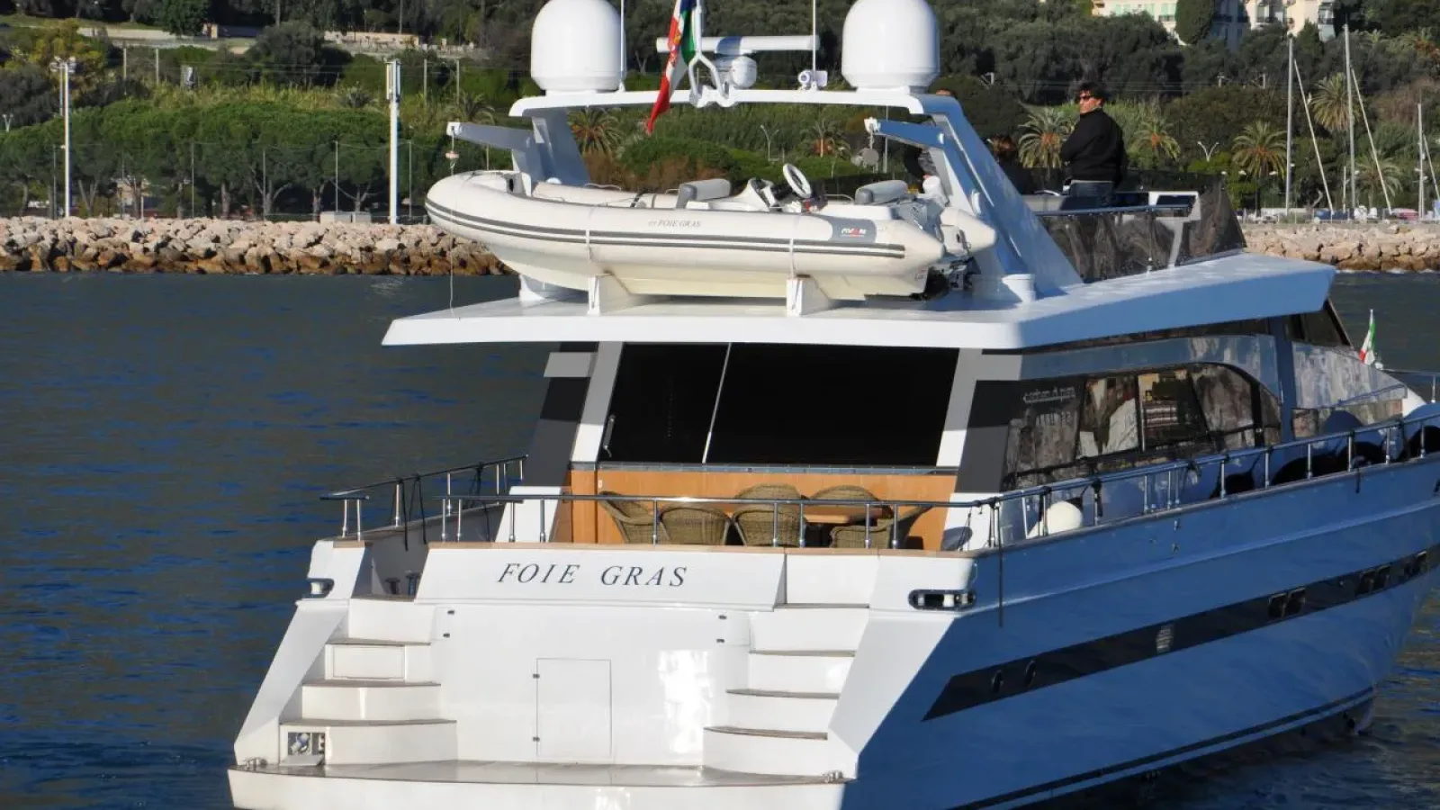 Akhir22-LCRiviera_Conciergerie_de_Luxe-Yacht-Achat (7)