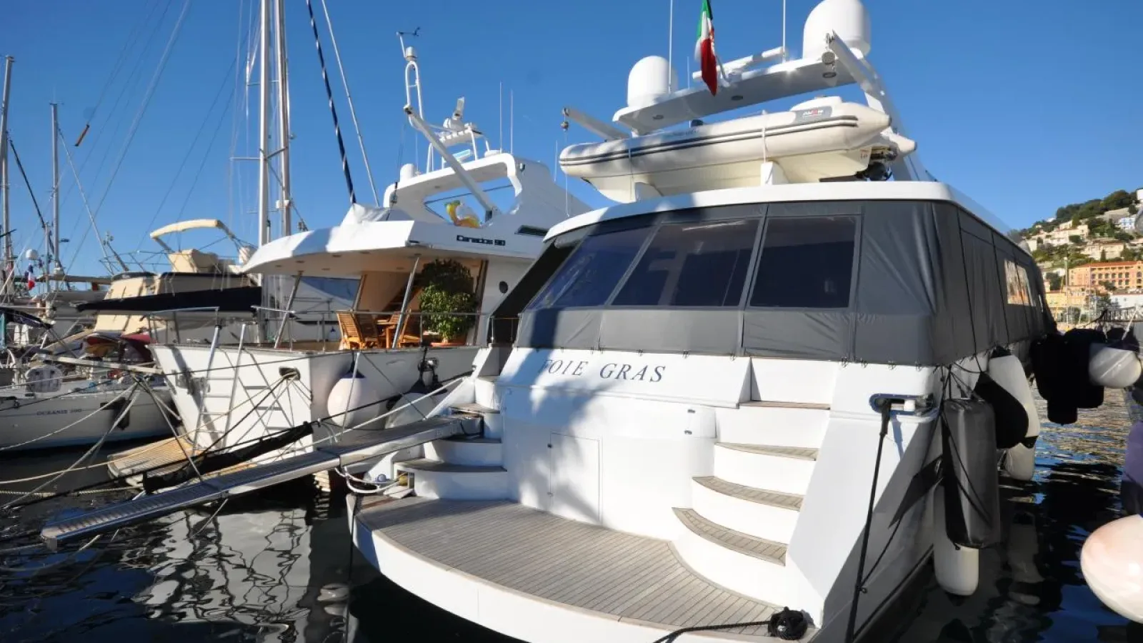 Akhir22-LCRiviera_Conciergerie_de_Luxe-Yacht-Achat (8)