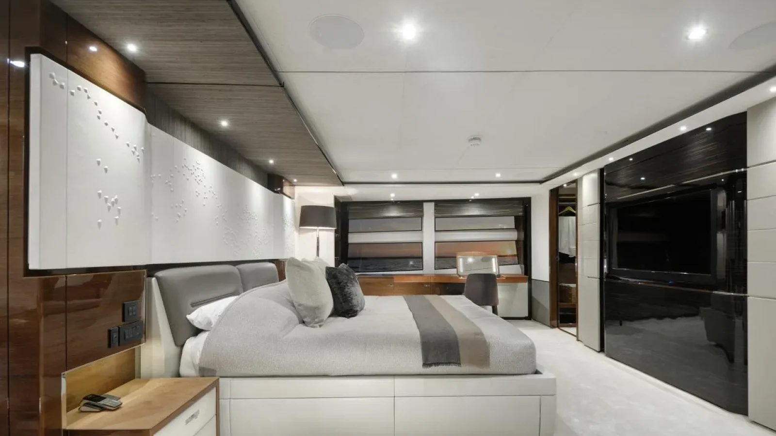AntheyaIII-LCRiviera_Conciergerie_de_Luxe-Yacht-Location (14)