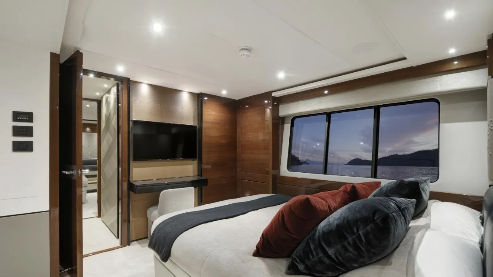 AntheyaIII-LCRiviera_Conciergerie_de_Luxe-Yacht-Location (15)