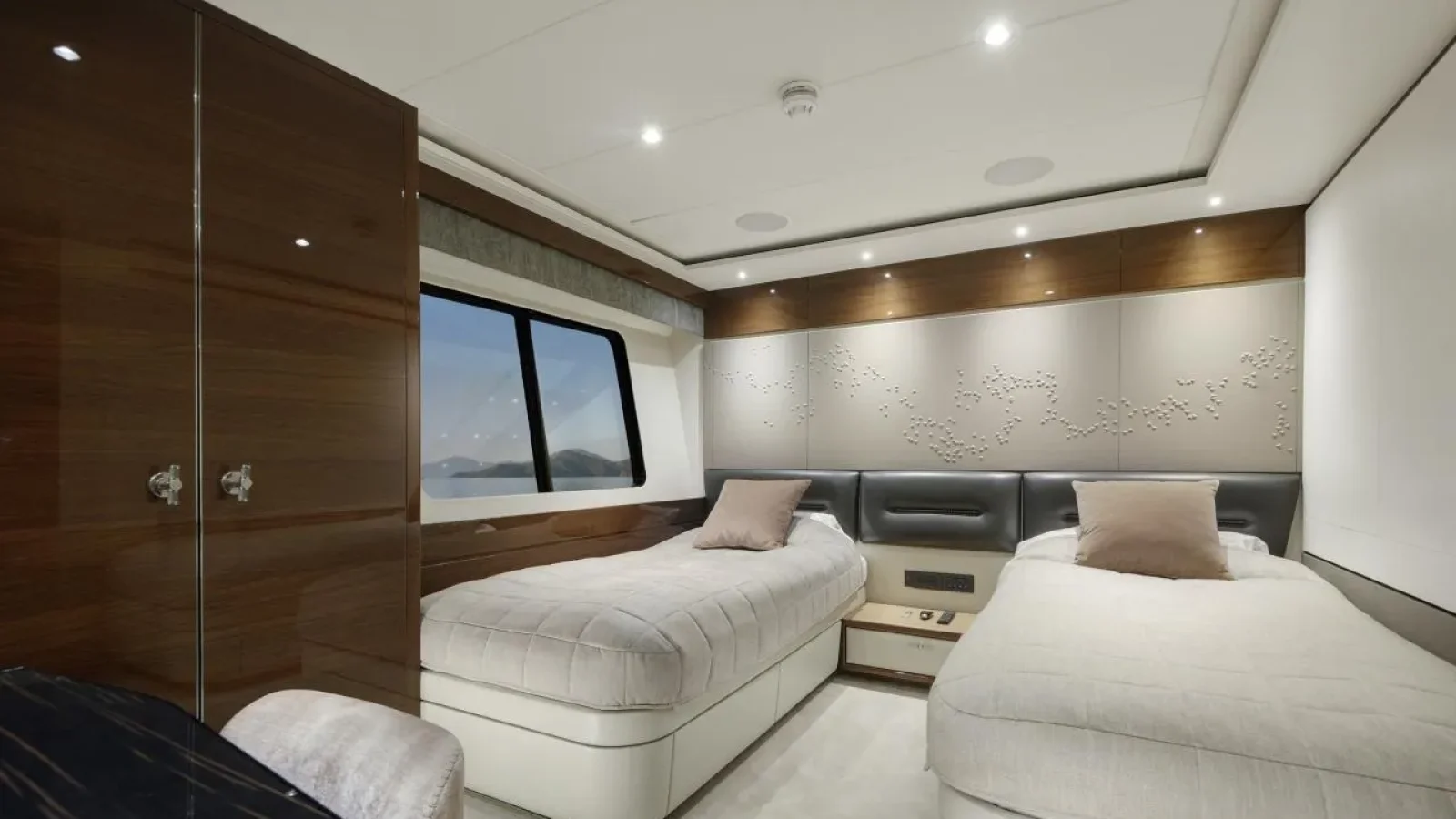 AntheyaIII-LCRiviera_Conciergerie_de_Luxe-Yacht-Location (16)