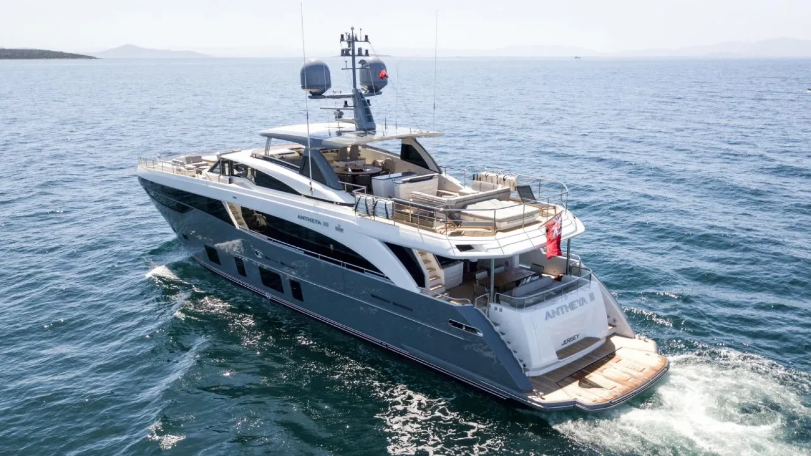 AntheyaIII-LCRiviera_Conciergerie_de_Luxe-Yacht-Location (4)