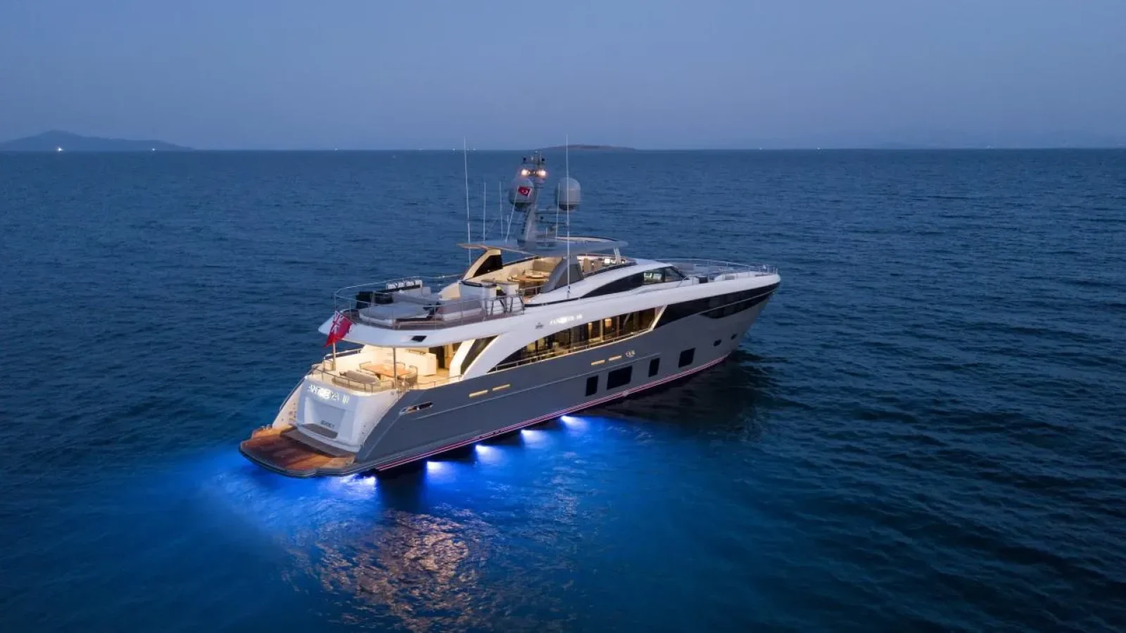 AntheyaIII-LCRiviera_Conciergerie_de_Luxe-Yacht-Location (5)