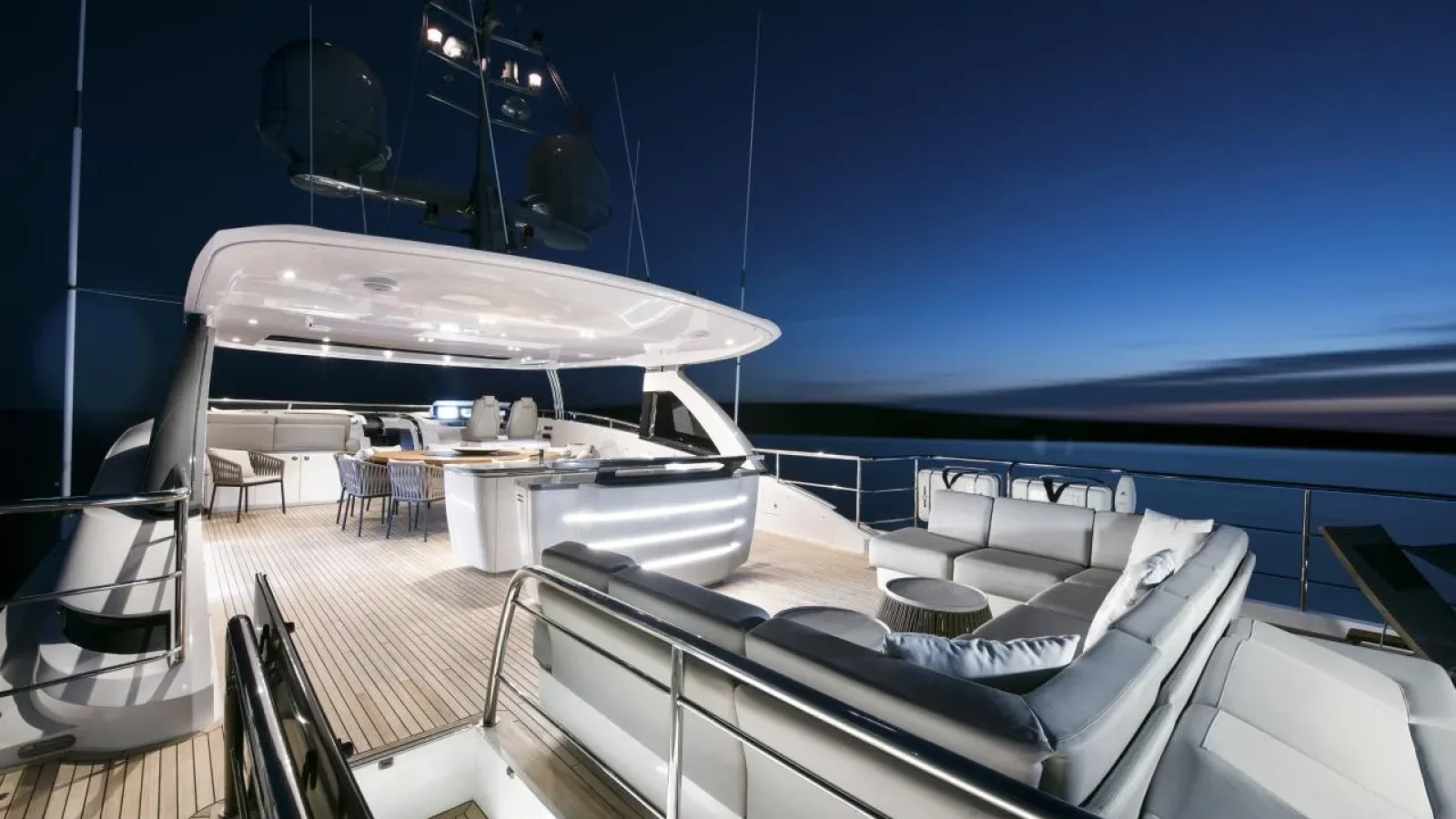 AntheyaIII-LCRiviera_Conciergerie_de_Luxe-Yacht-Location (9)