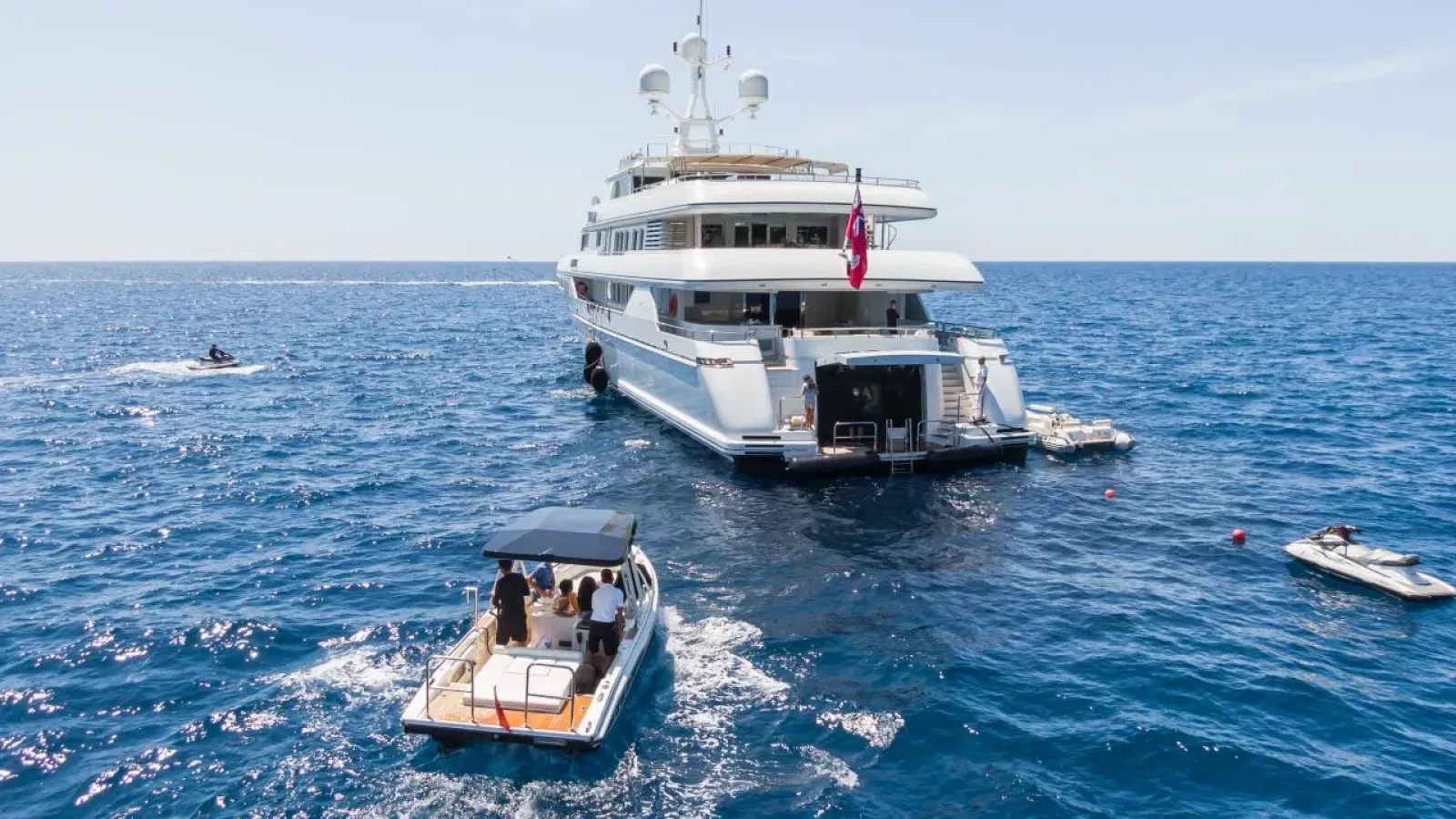 Apogee-LCRiviera_Conciergerie_de_Luxe-Yacht-Location (4)