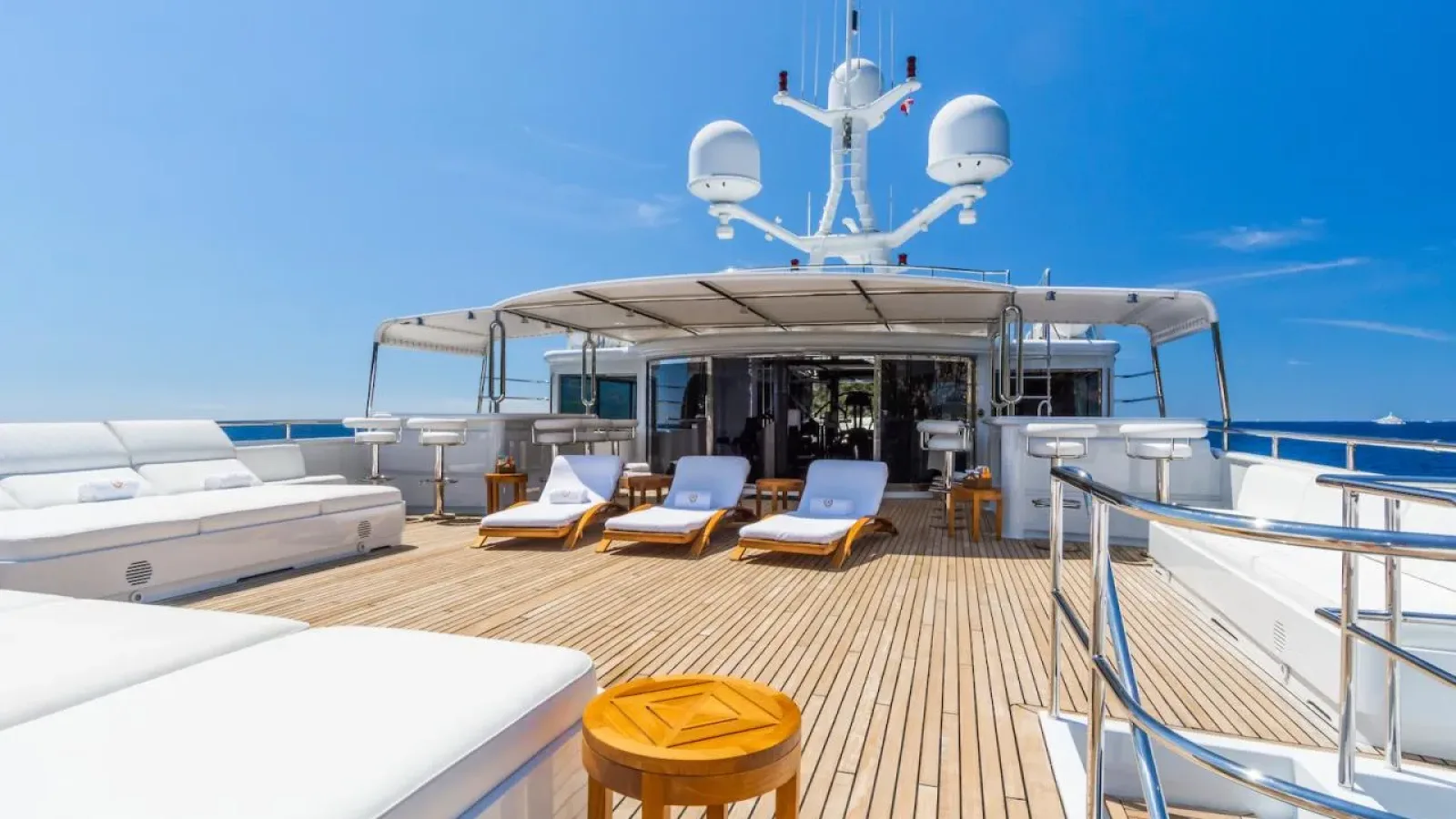 Apogee-LCRiviera_Conciergerie_de_Luxe-Yacht-Location (7)