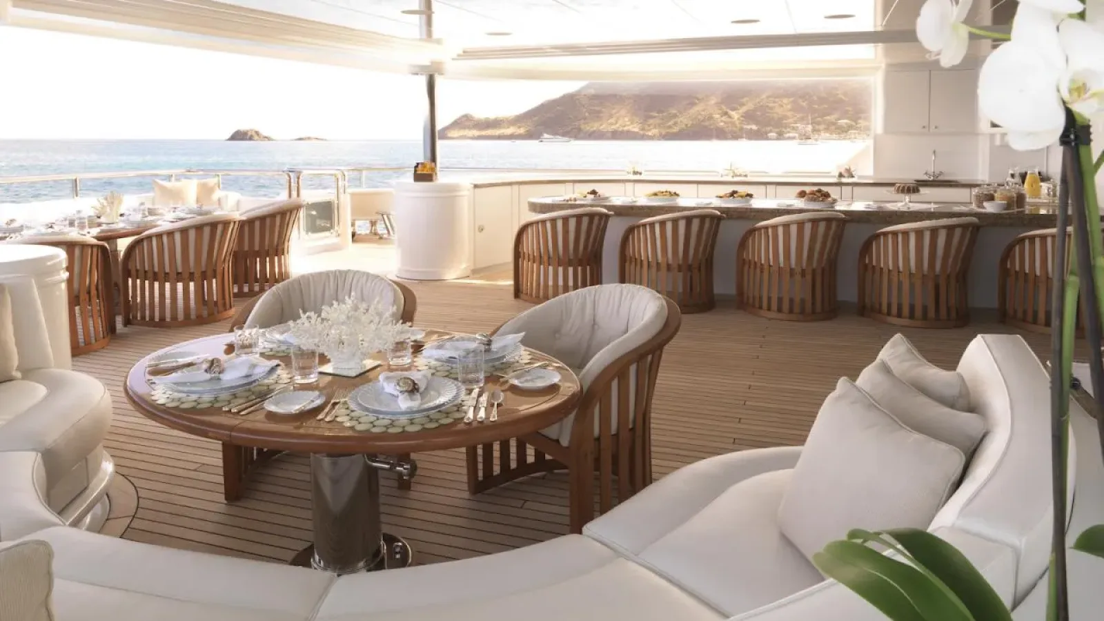 Apogee-LCRiviera_Conciergerie_de_Luxe-Yacht-Location (8)