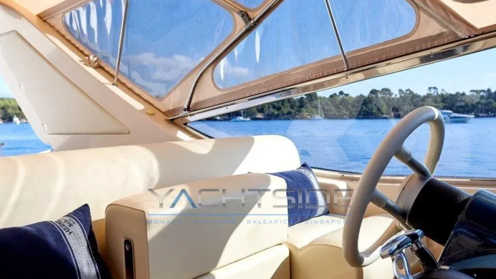 Aquarius54-LCRiviera_Conciergerie_de_Luxe-Yacht-Achat (10)