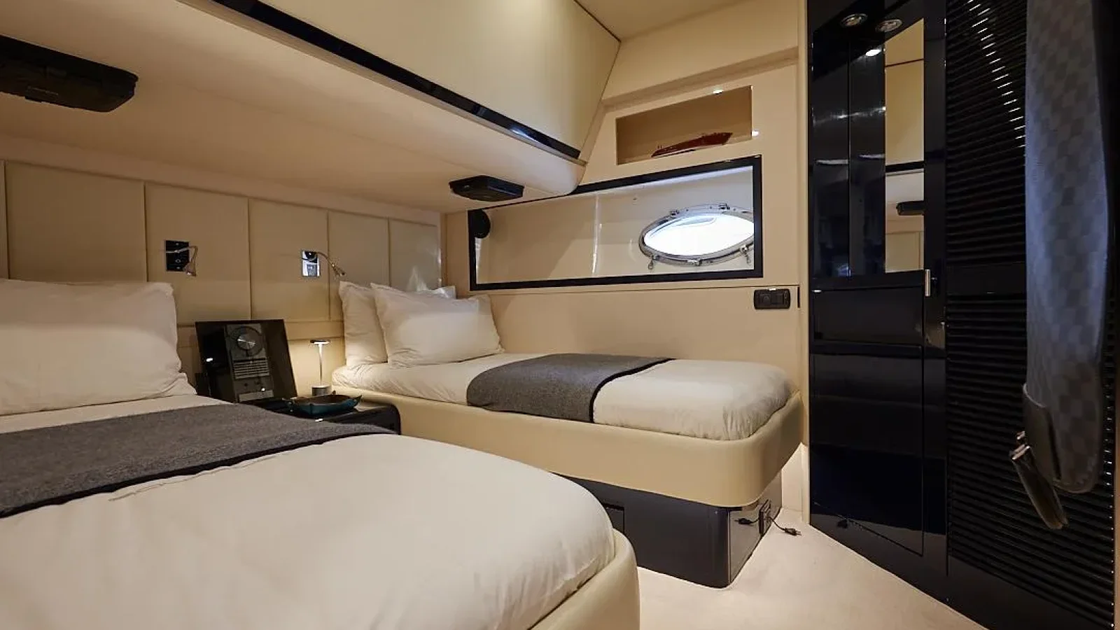 Aquarius54-LCRiviera_Conciergerie_de_Luxe-Yacht-Achat (12)