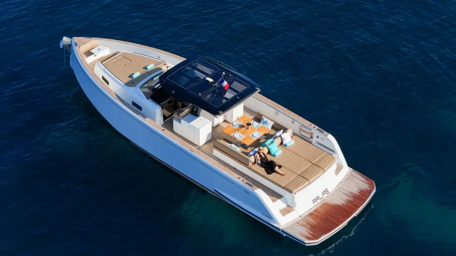 Arlias-LCRiviera_Conciergerie_de_Luxe-Yacht-Location (12)