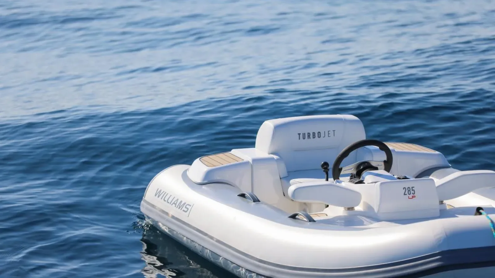 Arlias-LCRiviera_Conciergerie_de_Luxe-Yacht-Location (7)