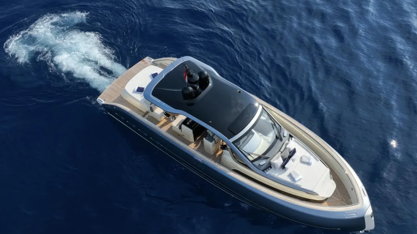 Baccarat-LCRiviera_Conciergerie_de_Luxe-Yacht-Location (14)