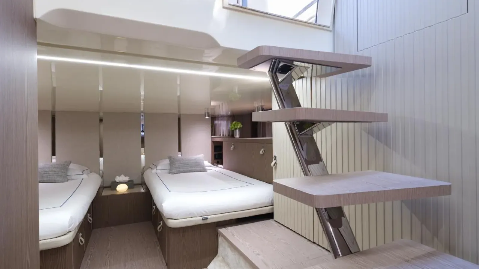 Baccarat-LCRiviera_Conciergerie_de_Luxe-Yacht-Location (2) (1)