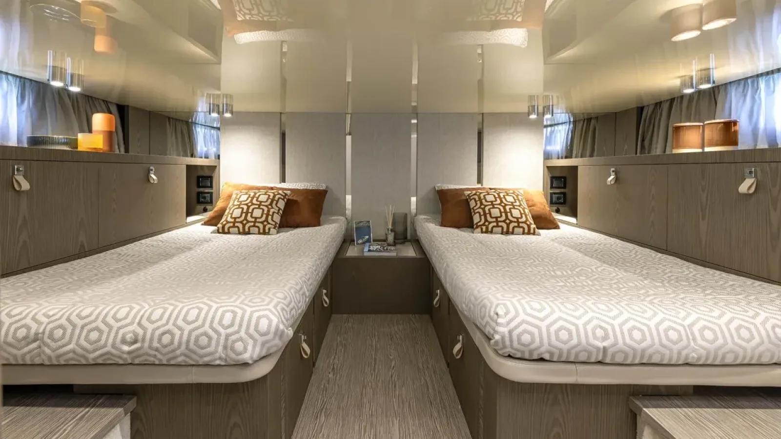 Baccarat-LCRiviera_Conciergerie_de_Luxe-Yacht-Location (3) (1)