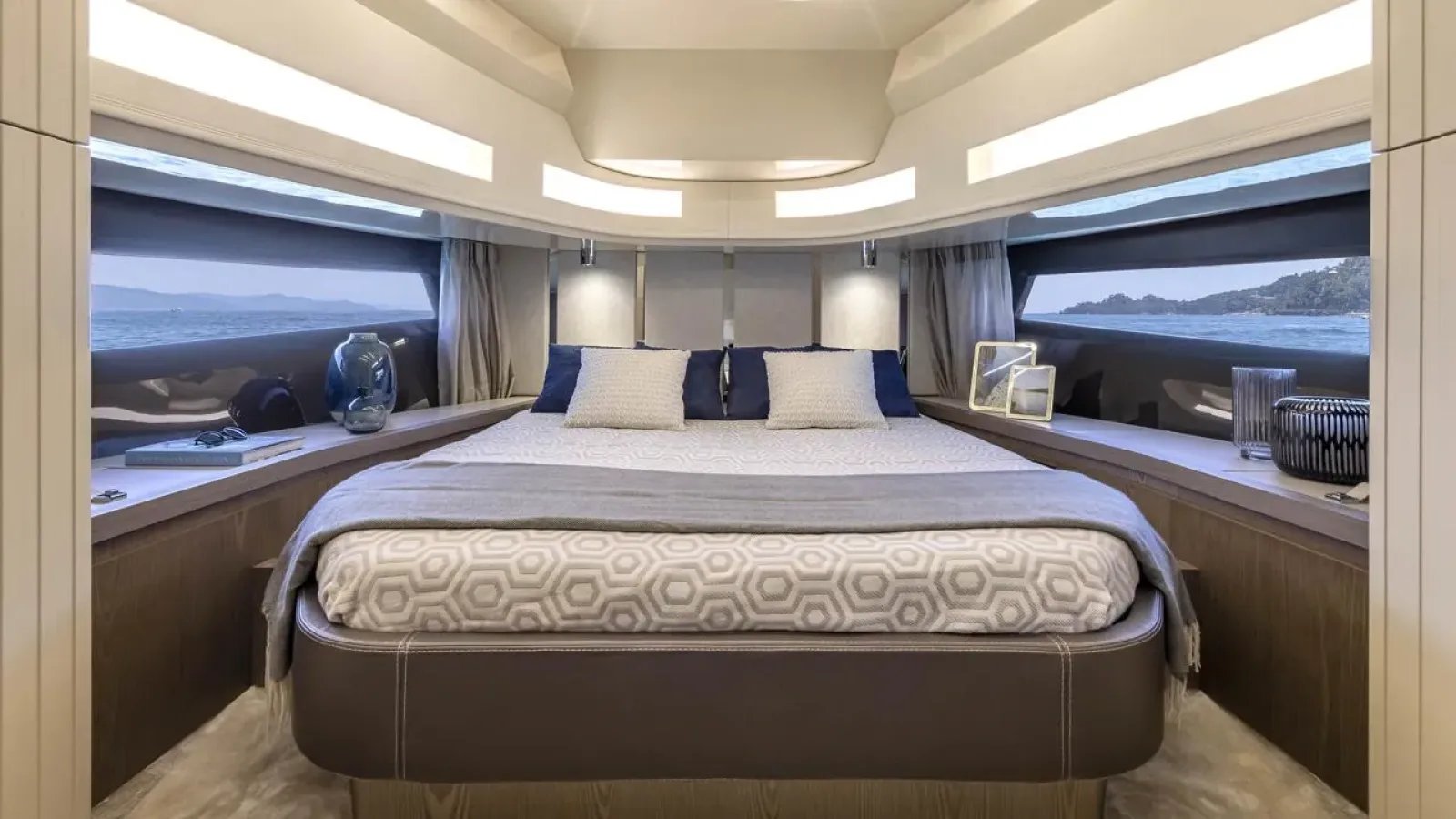 Baccarat-LCRiviera_Conciergerie_de_Luxe-Yacht-Location (4)