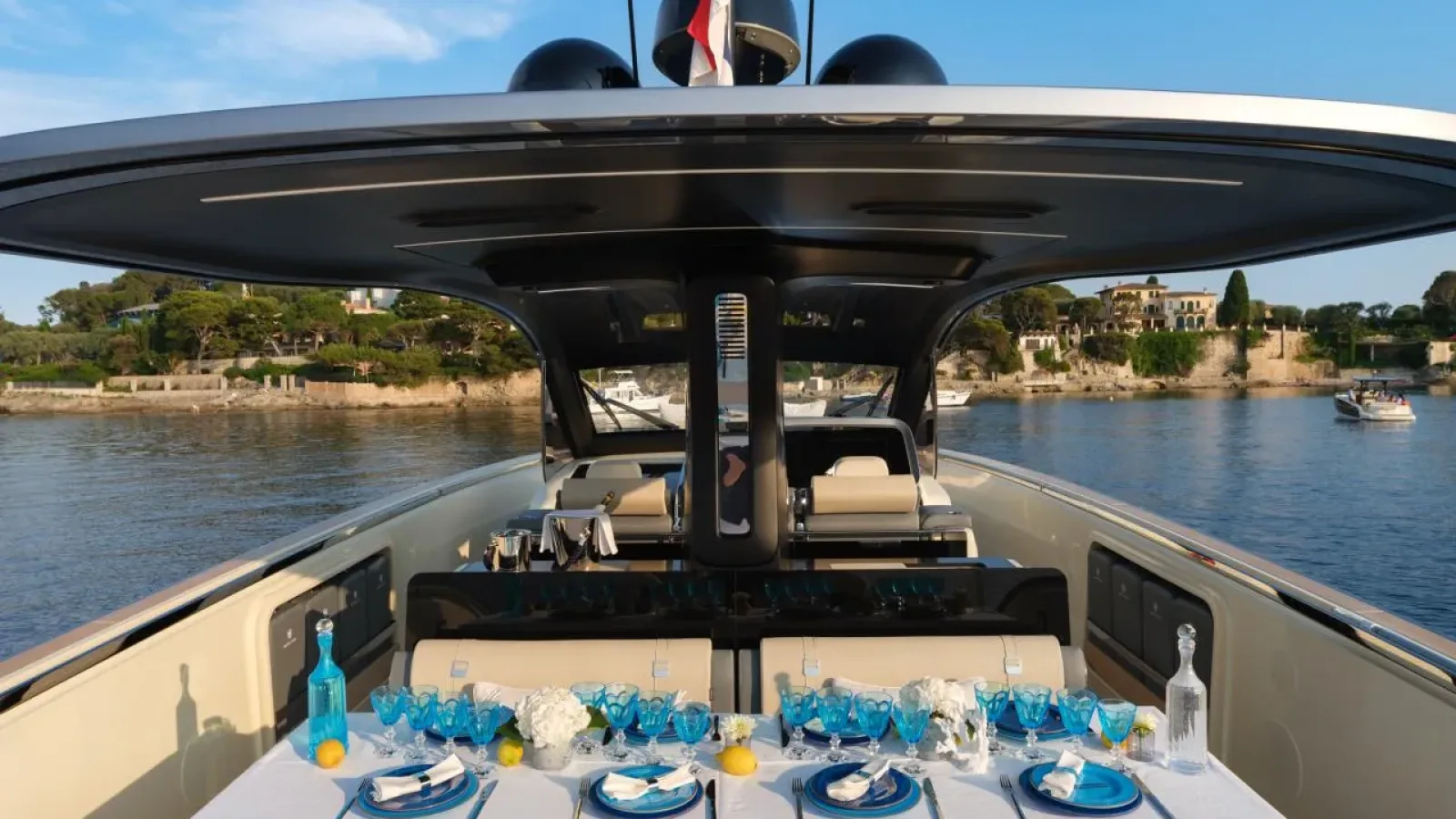 Baccarat-LCRiviera_Conciergerie_de_Luxe-Yacht-Location (8)