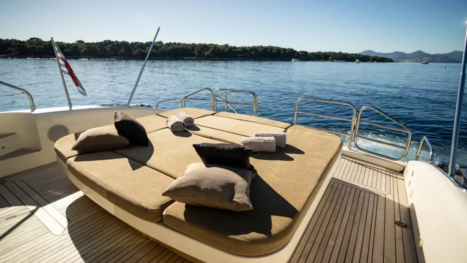 Best-Mountain-LCRiviera_Conciergerie_de_Luxe-Yacht-Location (10)