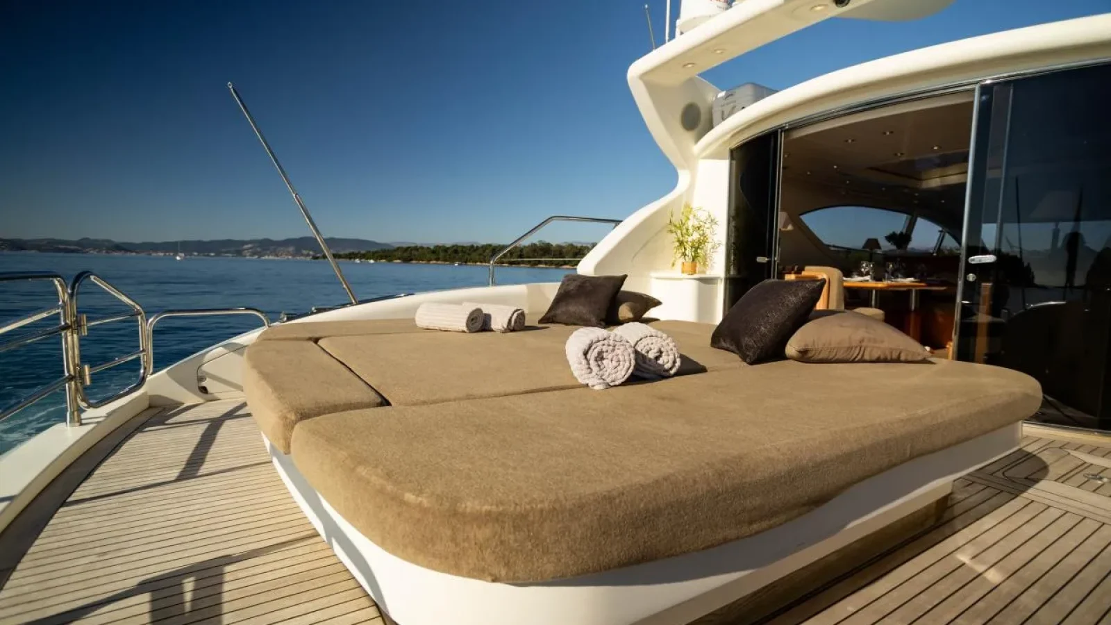 Best-Mountain-LCRiviera_Conciergerie_de_Luxe-Yacht-Location (12)