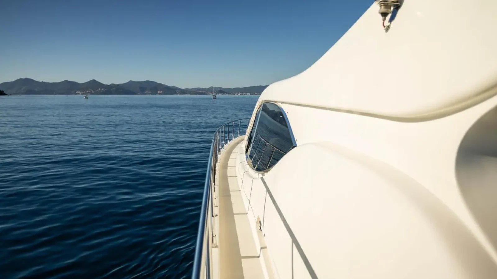 Best-Mountain-LCRiviera_Conciergerie_de_Luxe-Yacht-Location (14)