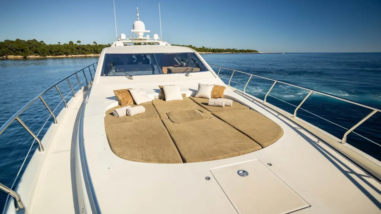 Best-Mountain-LCRiviera_Conciergerie_de_Luxe-Yacht-Location (15)