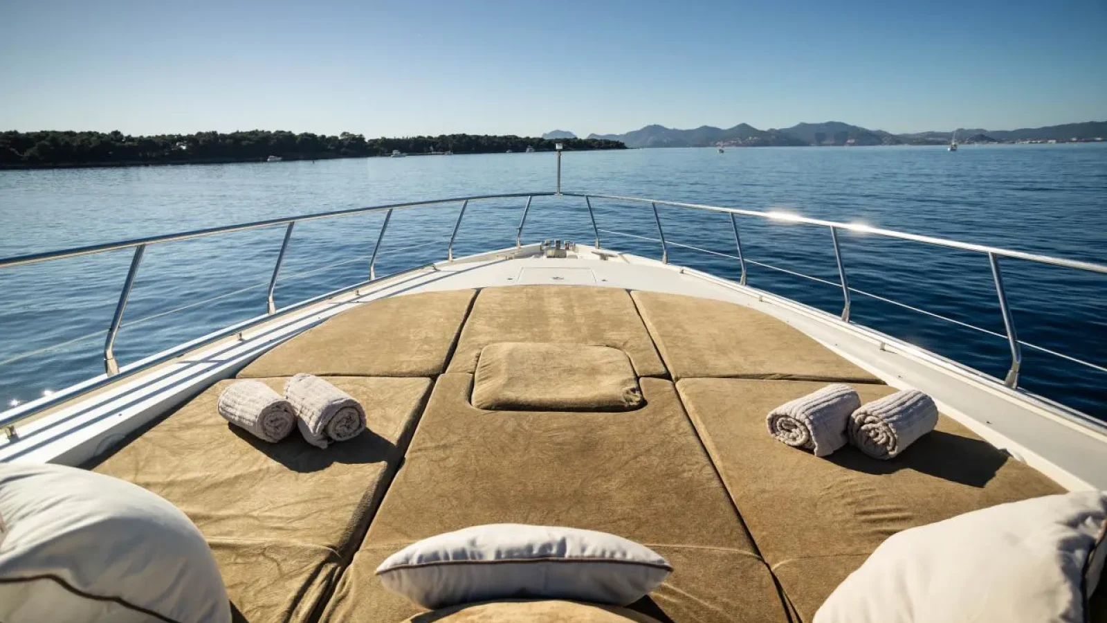 Best-Mountain-LCRiviera_Conciergerie_de_Luxe-Yacht-Location (16)