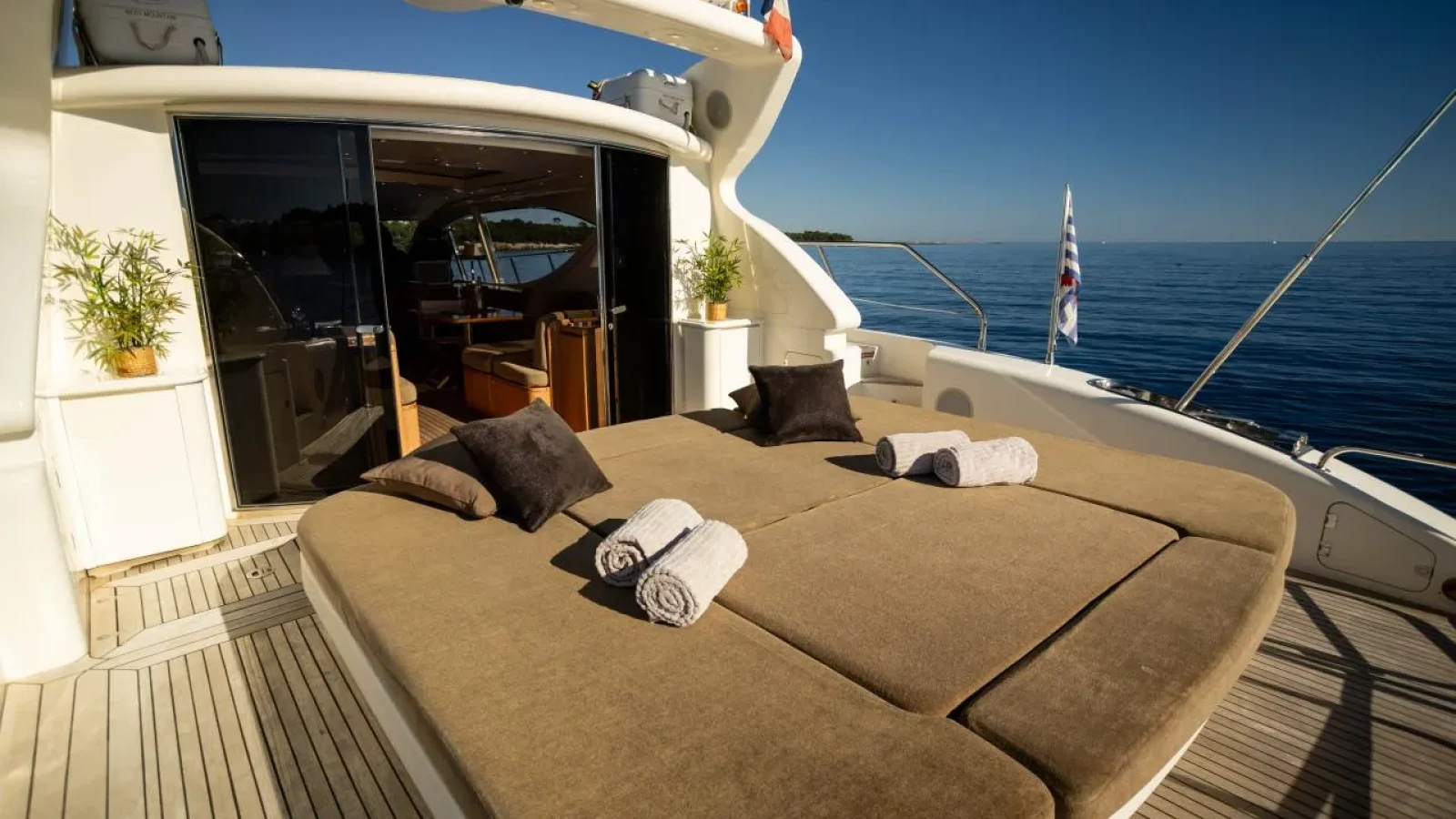 Best-Mountain-LCRiviera_Conciergerie_de_Luxe-Yacht-Location (19)