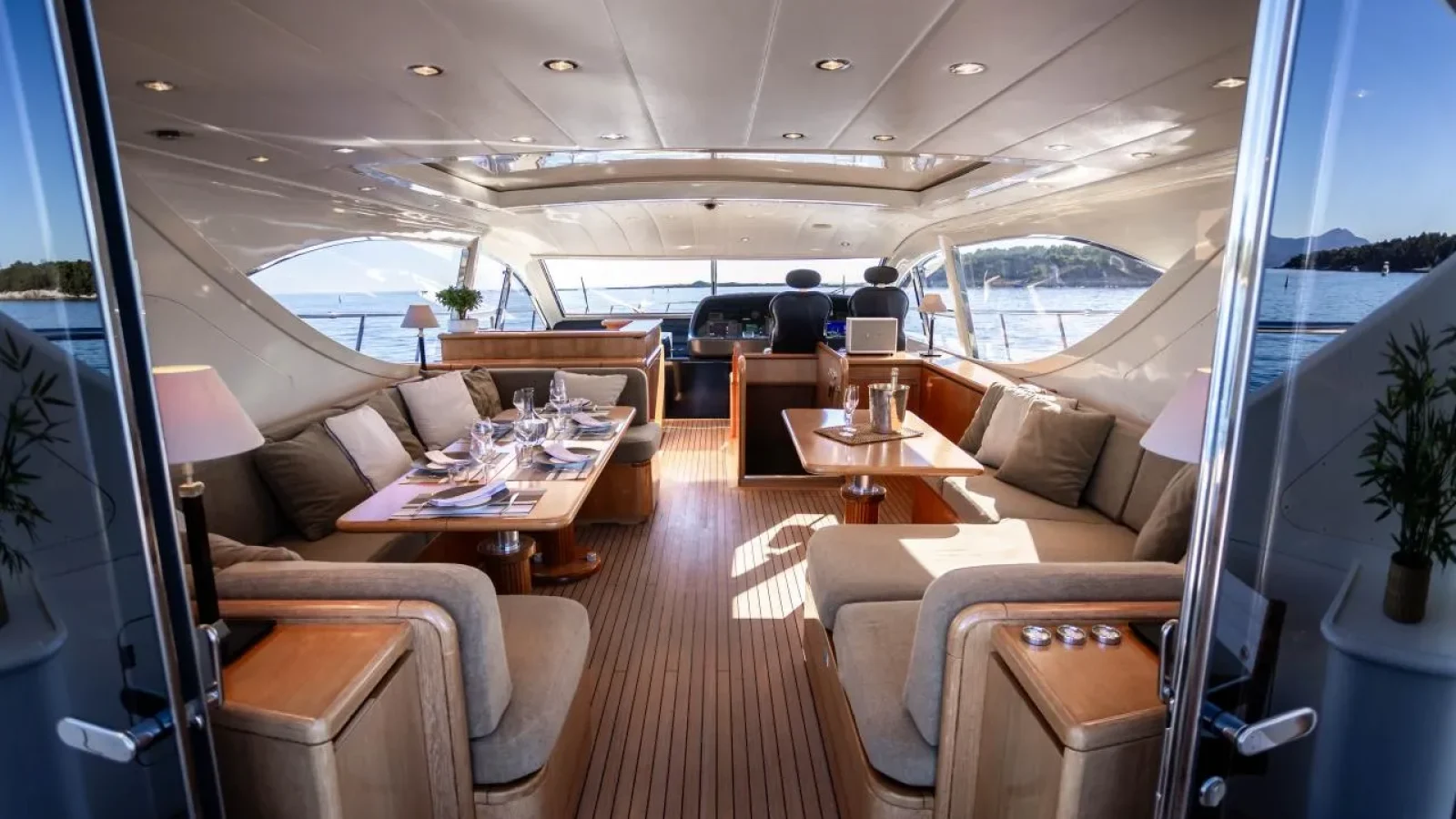 Best-Mountain-LCRiviera_Conciergerie_de_Luxe-Yacht-Location (2)
