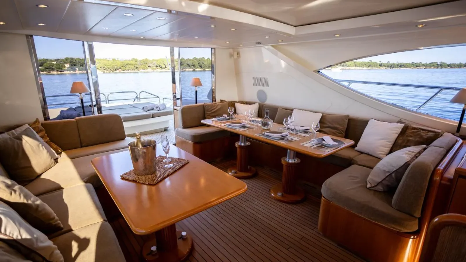 Best-Mountain-LCRiviera_Conciergerie_de_Luxe-Yacht-Location (3)