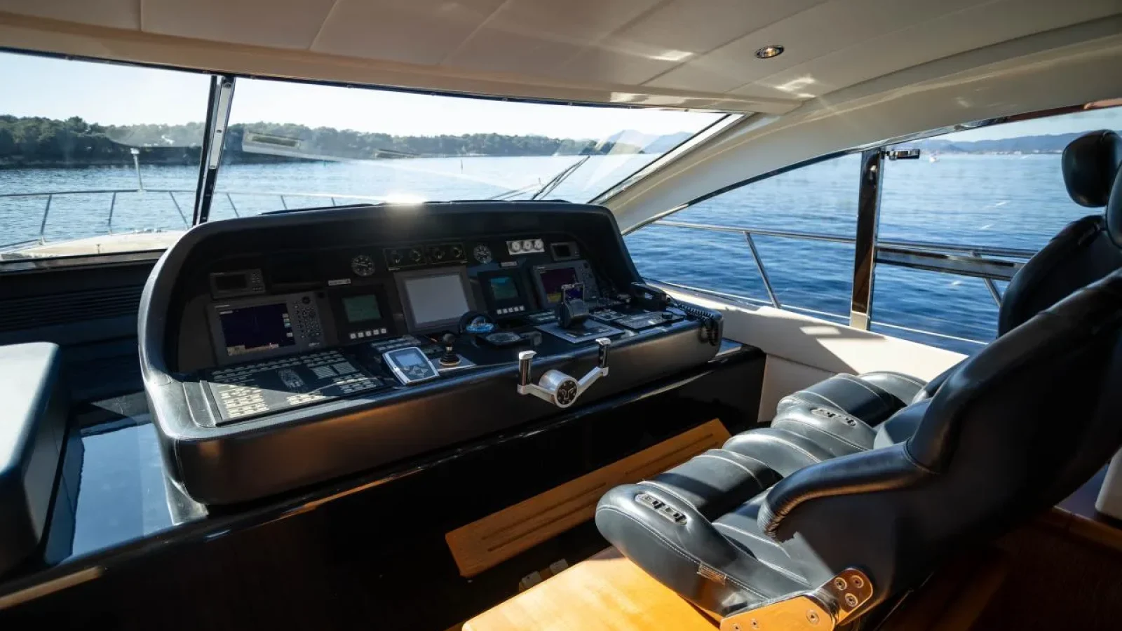 Best-Mountain-LCRiviera_Conciergerie_de_Luxe-Yacht-Location (4)