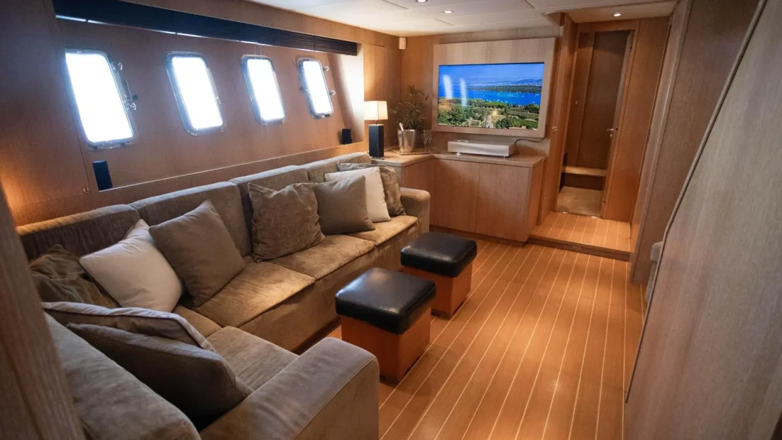 Best-Mountain-LCRiviera_Conciergerie_de_Luxe-Yacht-Location (7)