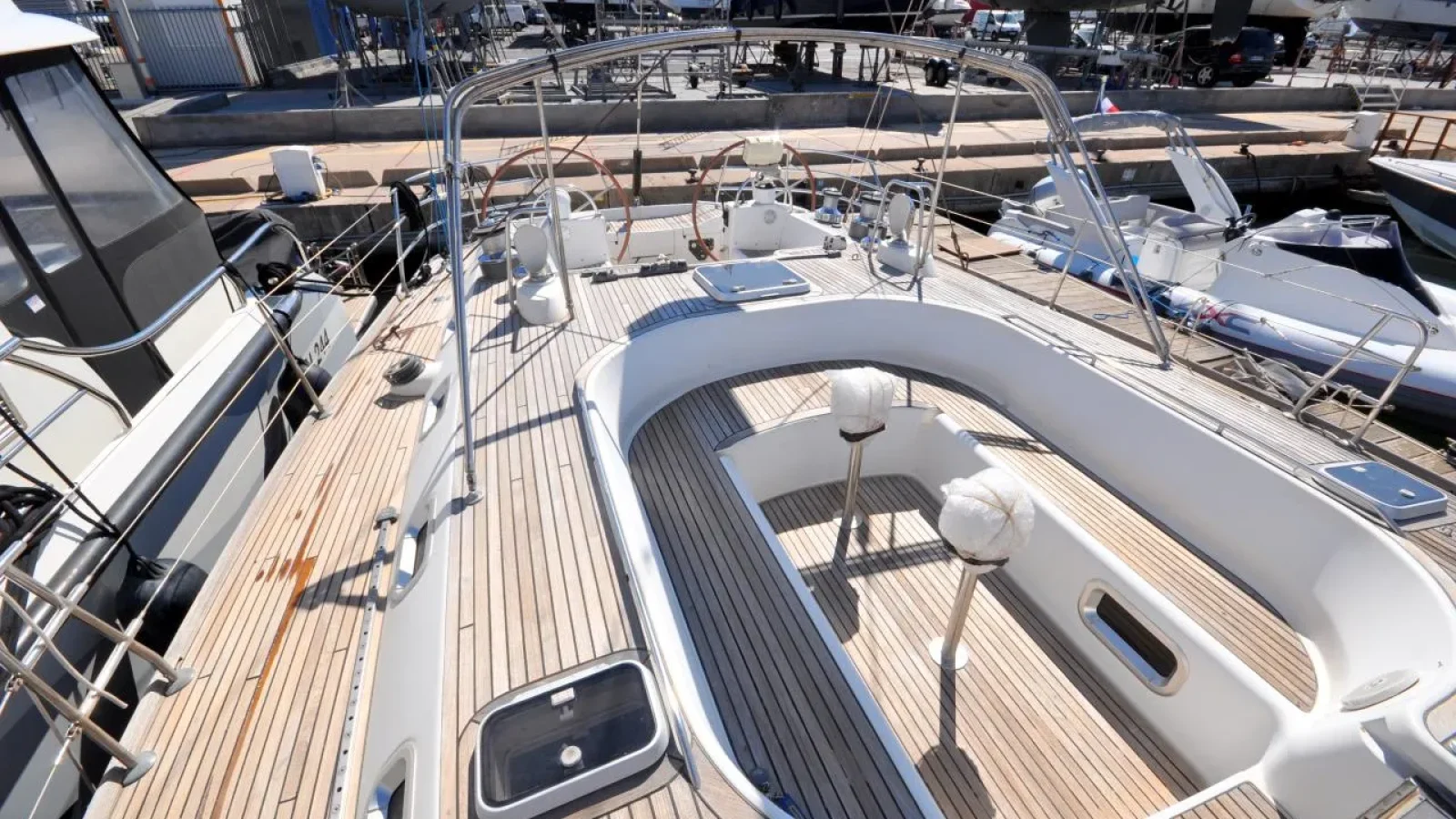CNB64-LCRiviera_Conciergerie_de_Luxe-Yacht-Achat (12)