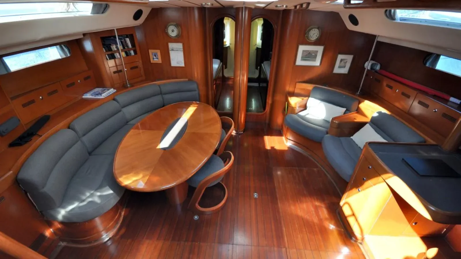 CNB64-LCRiviera_Conciergerie_de_Luxe-Yacht-Achat (13)