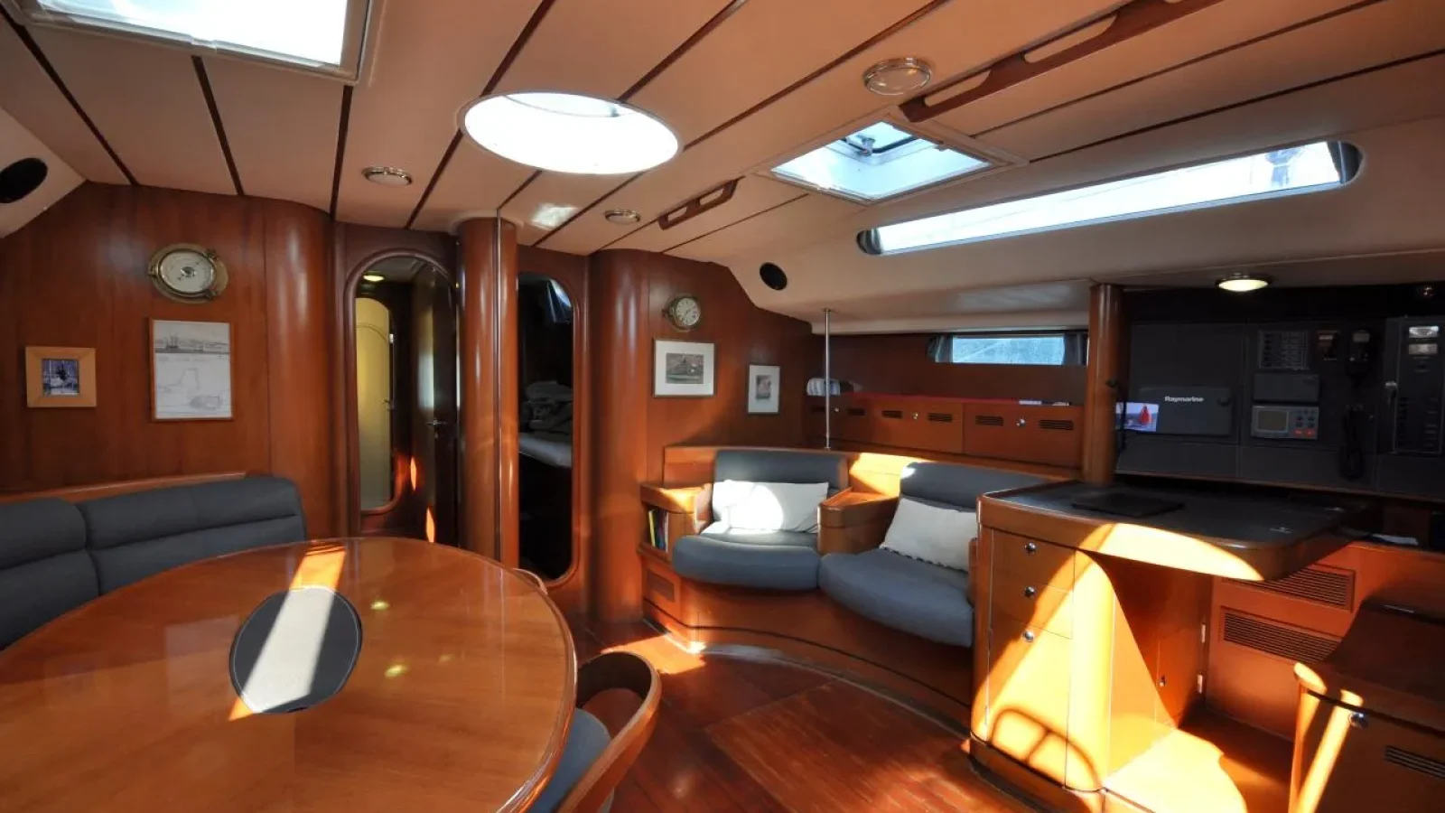 CNB64-LCRiviera_Conciergerie_de_Luxe-Yacht-Achat (15)