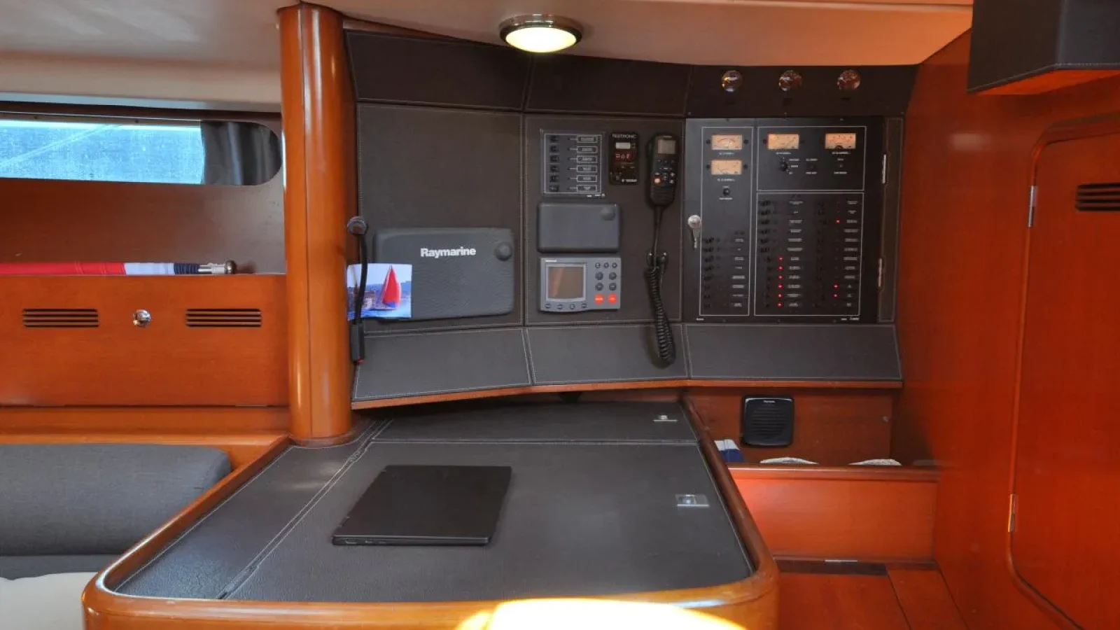 CNB64-LCRiviera_Conciergerie_de_Luxe-Yacht-Achat (17)