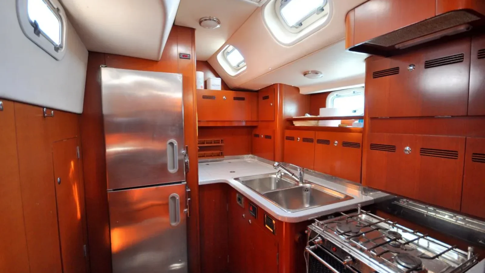 CNB64-LCRiviera_Conciergerie_de_Luxe-Yacht-Achat (18)