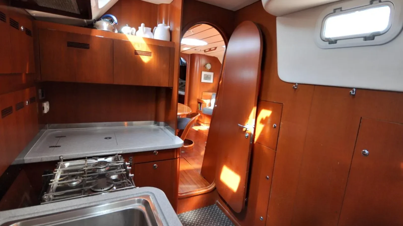 CNB64-LCRiviera_Conciergerie_de_Luxe-Yacht-Achat (19)