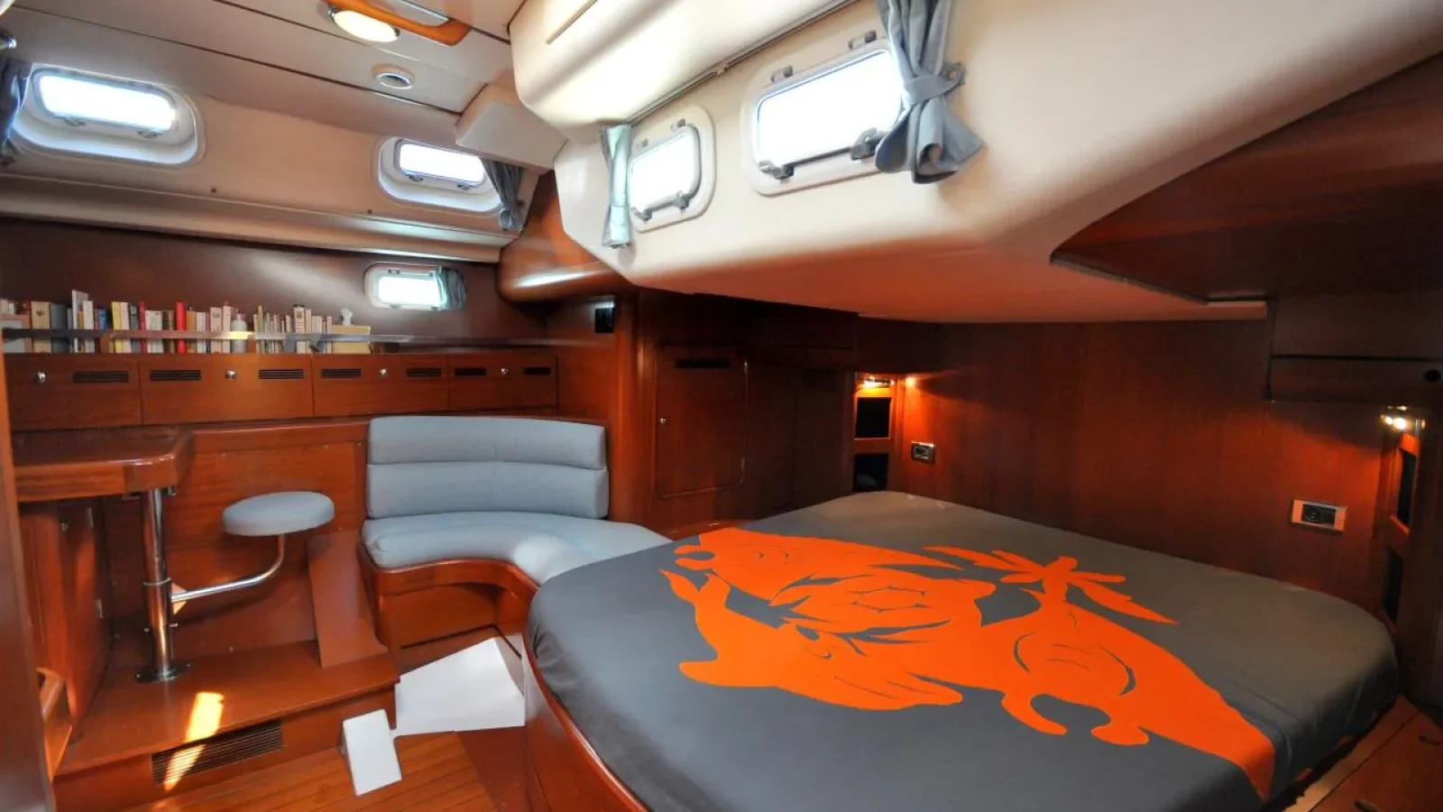 CNB64-LCRiviera_Conciergerie_de_Luxe-Yacht-Achat (21)