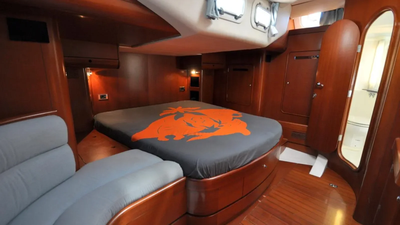 CNB64-LCRiviera_Conciergerie_de_Luxe-Yacht-Achat (22)