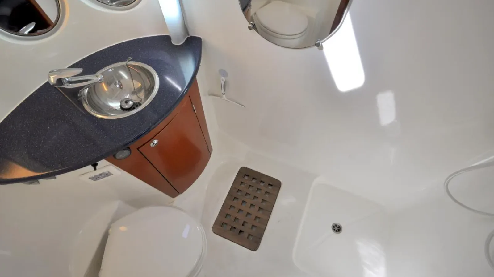 CNB64-LCRiviera_Conciergerie_de_Luxe-Yacht-Achat (23)