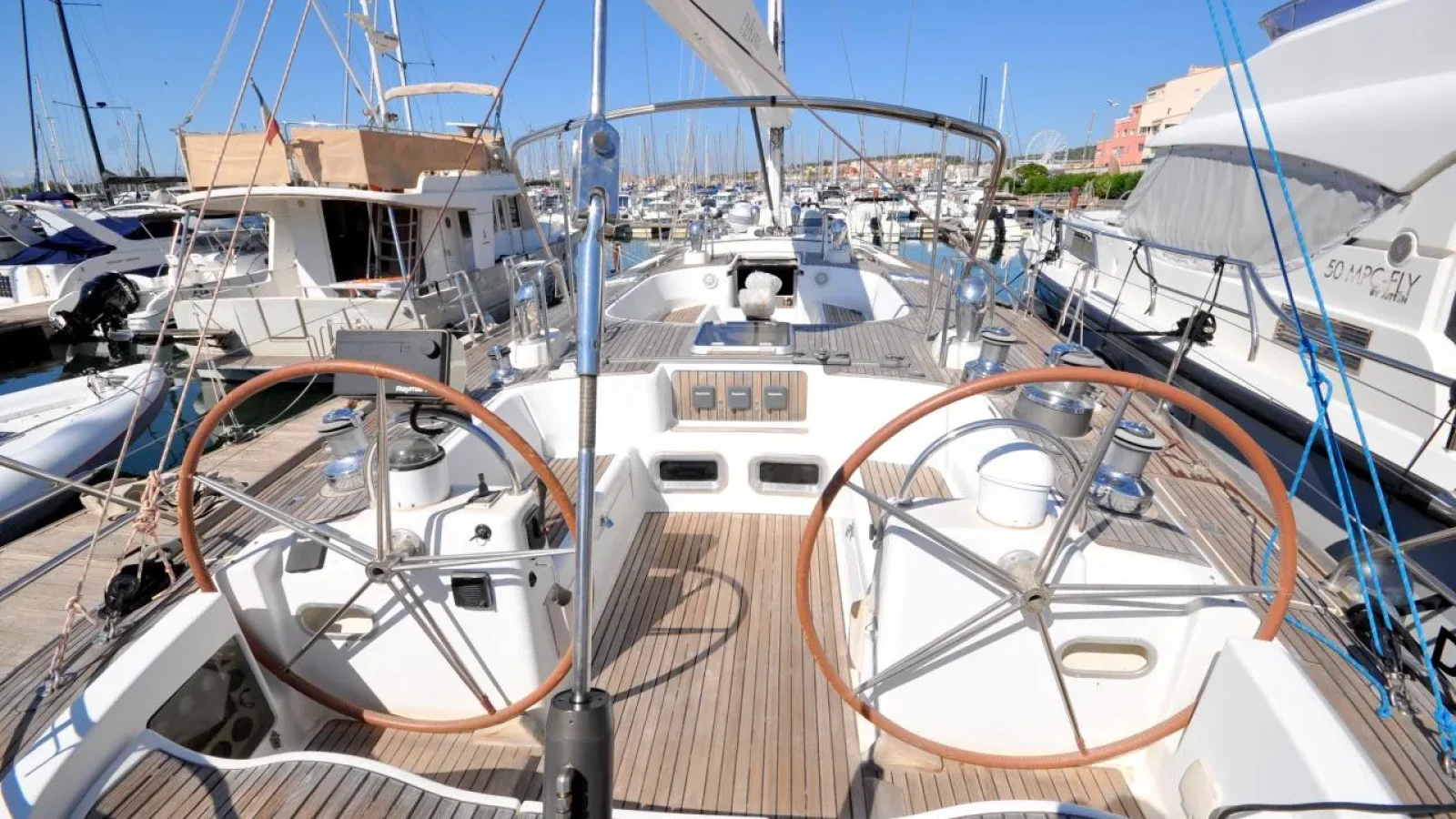 CNB64-LCRiviera_Conciergerie_de_Luxe-Yacht-Achat (3)